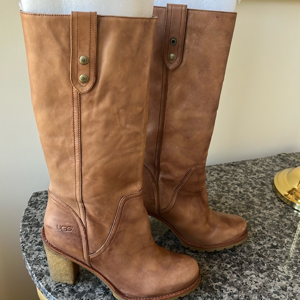 Ugg Australia Leather Josie Boot size 9